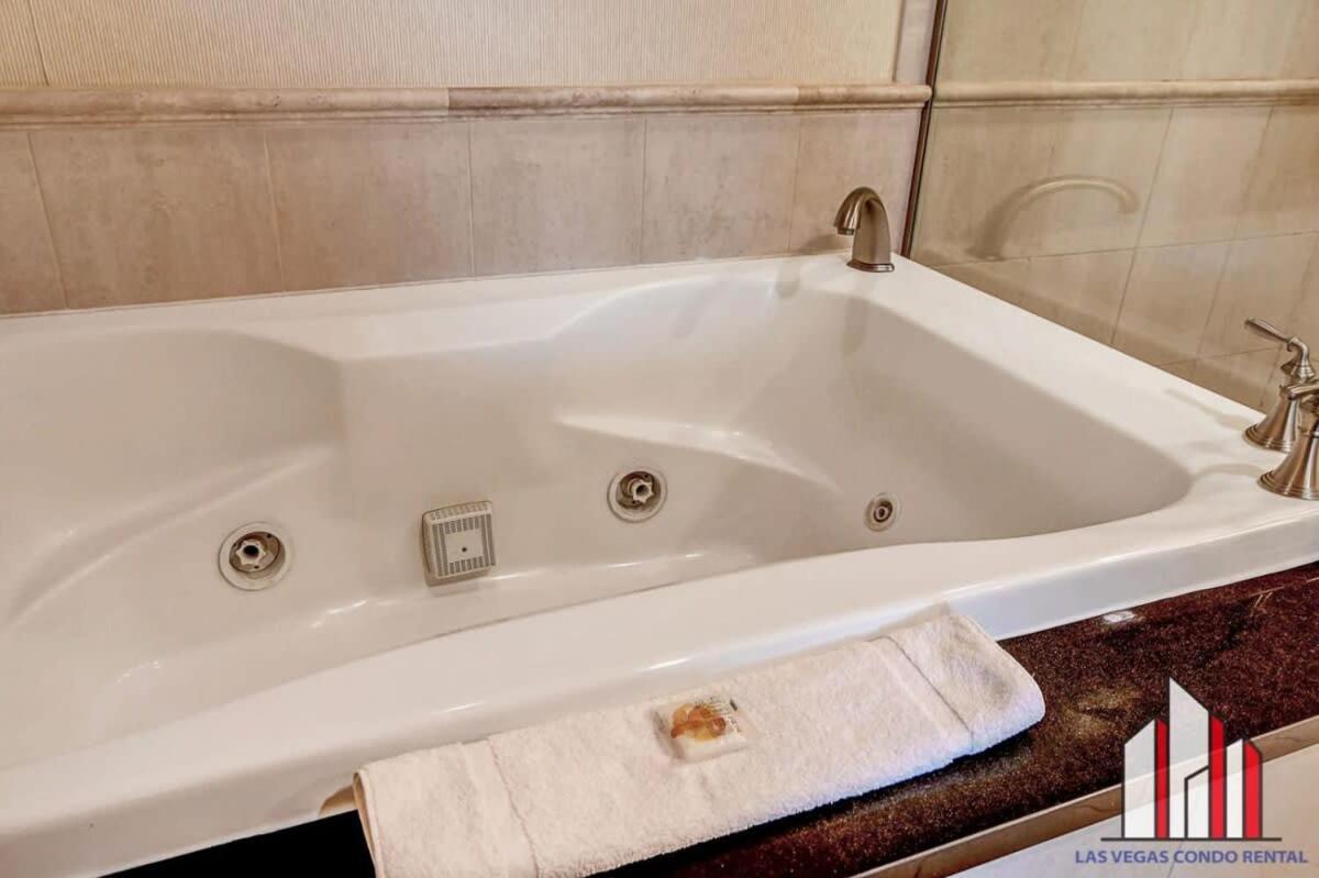 Mgm Signature-11-704 Jacuzzi Hébergement de vacances